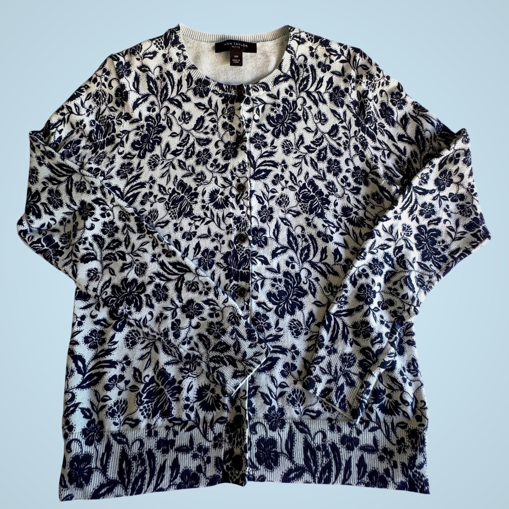 Ann Taylor Petite Floral Cardigan Sweater Navy Blue 100% Cotton XSP Crew Neck - Picture 2 of 8
